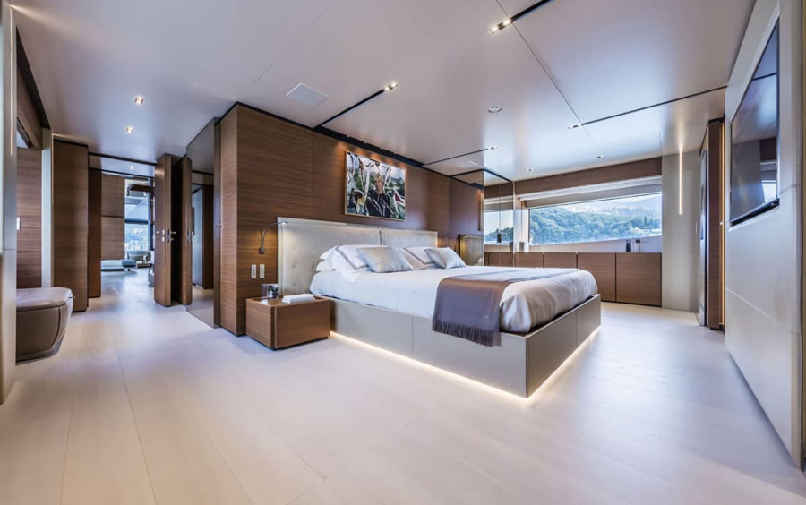Custom Line Navetta 33